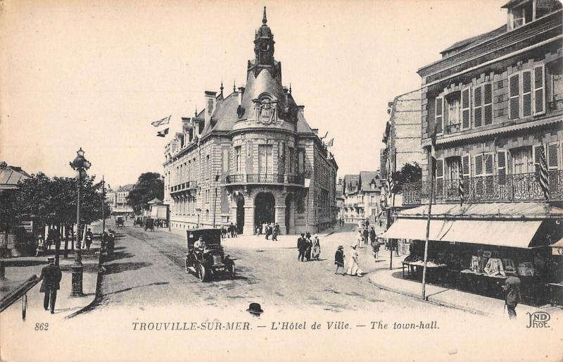 Carte postale ancienne Trouville Sur Mer - L'Hotel De Ville à Trouville-sur-Mer