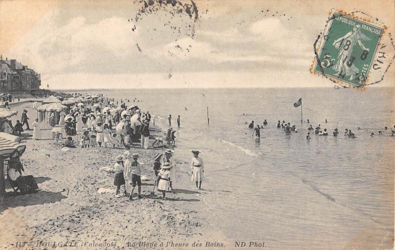 Carte postale ancienne Houlgate - La Plage A L'Heure Des Bains à Houlgate