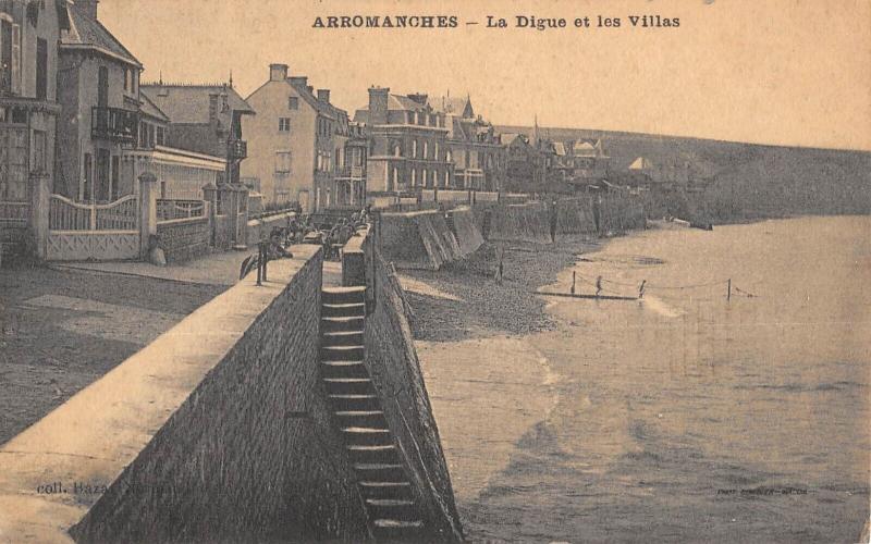 Carte postale ancienne Arromanches - La Digue Et Les Villas
