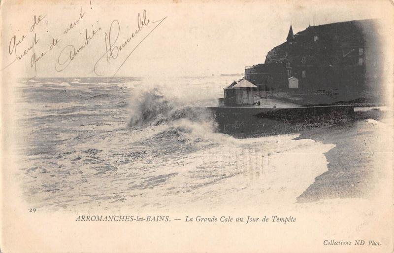 Carte postale ancienne Arromanches Les Bains - La Grande Cale Un Jour De Tempete à Arromanches-les-Bains