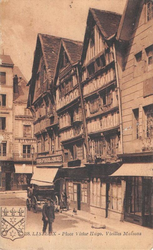 Carte postale ancienne Lisieux - Place Victor Hugo à Lisieux