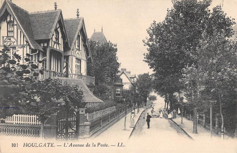 Carte postale ancienne Houlgate - L'Avenue De La Poste à Houlgate
