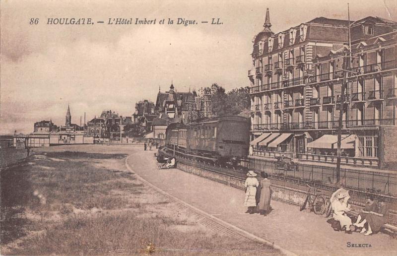 Carte postale ancienne Houlgate - L'Hotel Imbert Et La Digue - Train à Houlgate