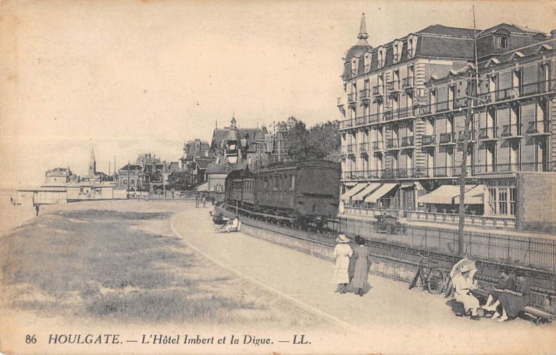 Carte postale ancienne Houlgate - L'Hotel Imbert Et La Digue - Train à Houlgate