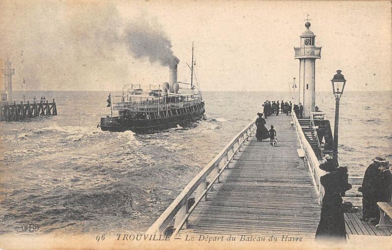 Carte postale ancienne Trouville - Le Depart Du Bateau Du Havre