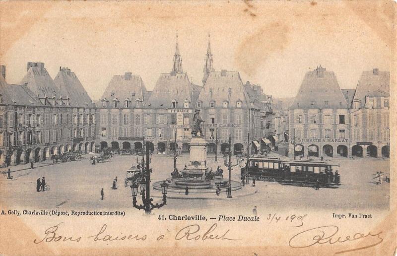 Carte postale ancienne Charleville - Place Ducale - Tramway