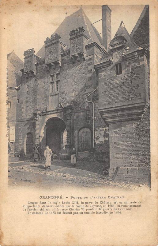 Carte postale ancienne Grandpre - Porte De L'Ancien Chateau à Grandpré