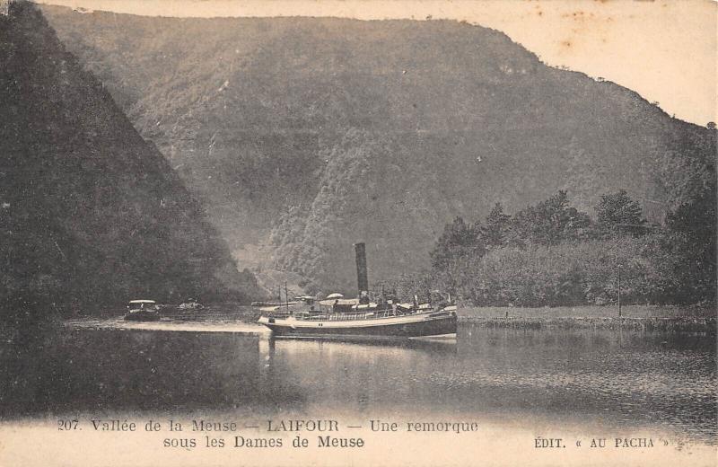 Carte postale ancienne Laifour - Une Remorque Sous Les Dames De La Meuse à Laifour