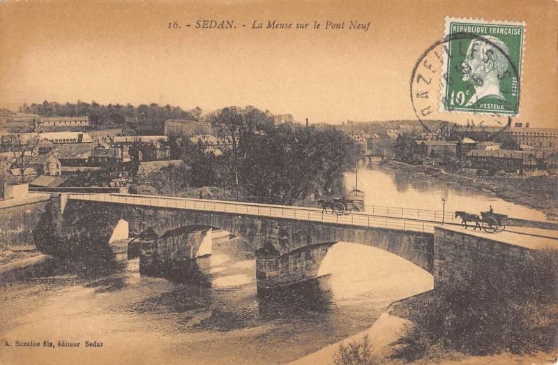 Carte postale ancienne Sedan - La Meuse Sur Le Pont Neuf à Sedan
