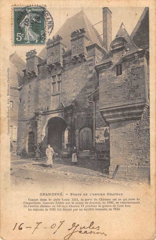 Carte postale ancienne Grandpre - Porte De L'Ancien Chateau à Grandpré