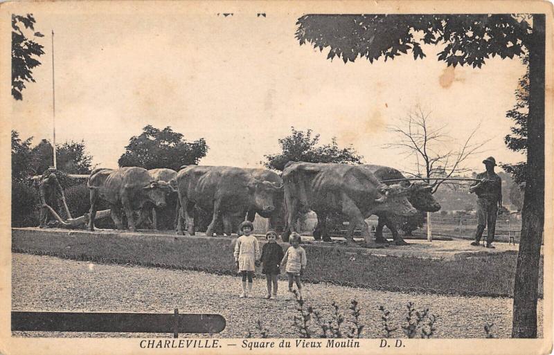 Carte postale ancienne Charleville - Square Du Vieux Moulin