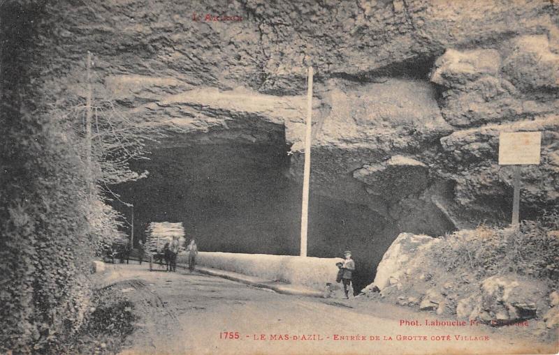 Carte postale ancienne Le Mas D'Azil - Entree De La Grotte Cote Village au Mas-d'Azil