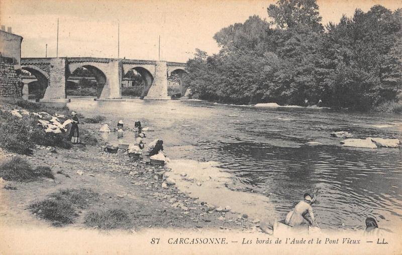 Carte postale ancienne Carcassone - Les Bords De L'Aude Et Pont Vieux