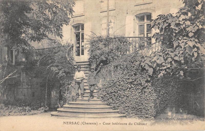 Carte postale ancienne Nersac - Cour Interieure Du Chateau à Nersac