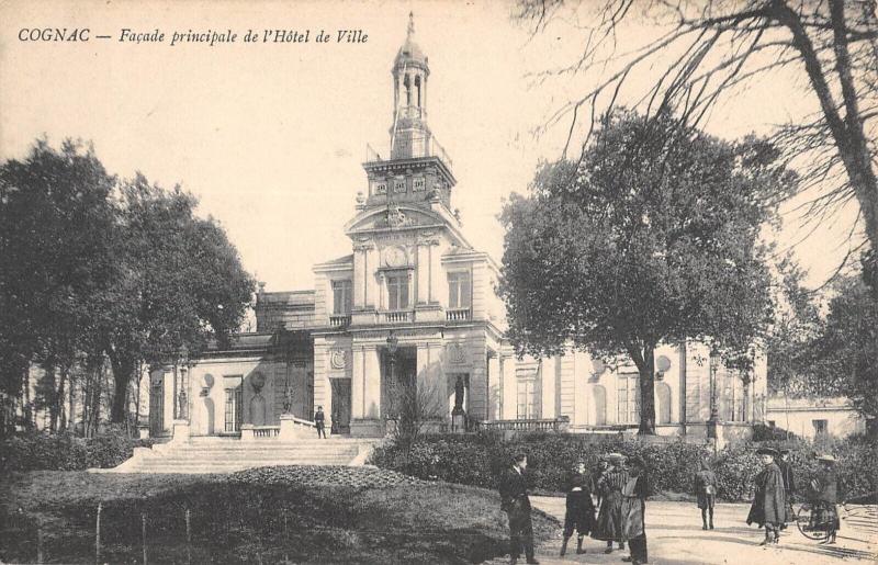 Carte postale ancienne Cognac - Facade Principale Sir L'Hotel De Ville à Cognac