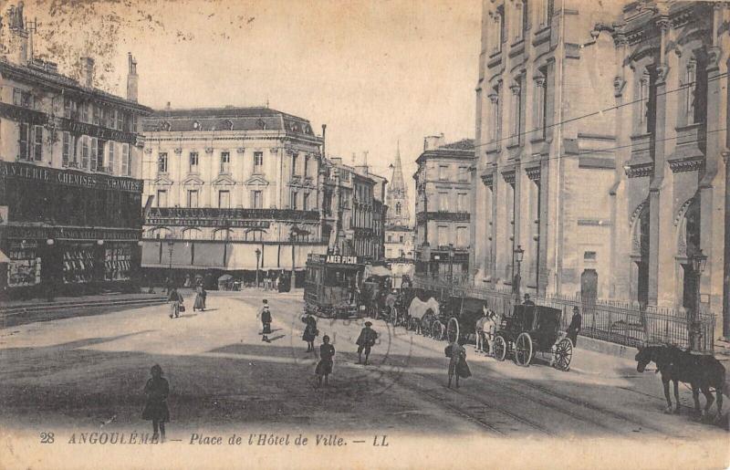 Carte postale ancienne Angouleme - Place De L'Hotel De Ville à Angoulême