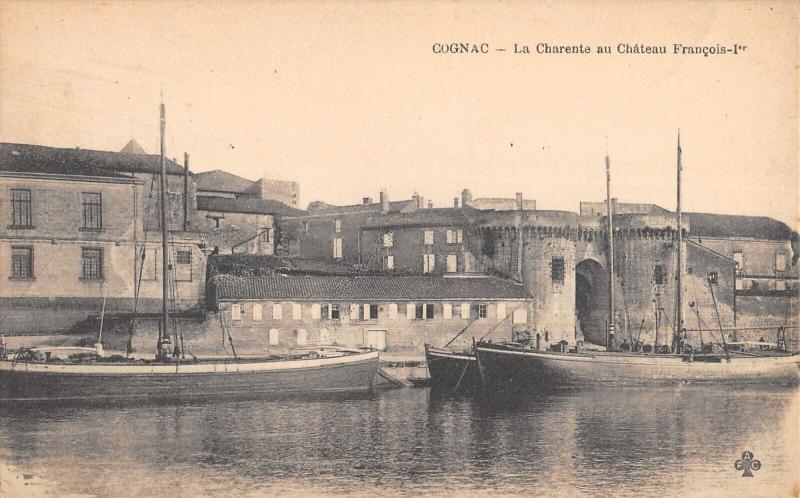 Carte postale ancienne Cognac - La Charente Au Chateau Francois 1er à Cognac