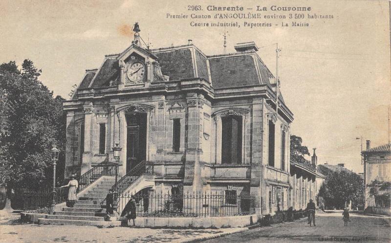 Carte postale ancienne La Couronne Premier Canton D'Angouleme à La Couronne