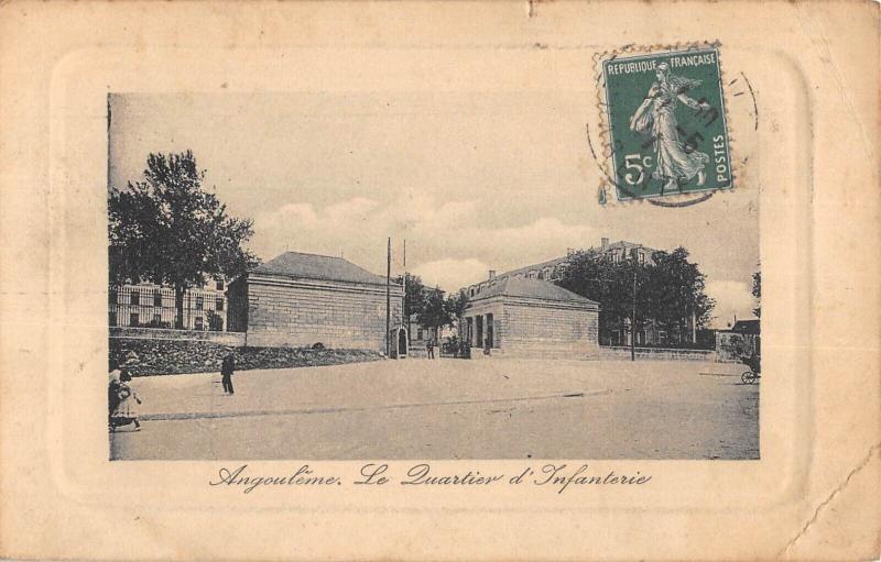 Carte postale ancienne Angouleme - Le Quartier D'Infanterie à Angoulême