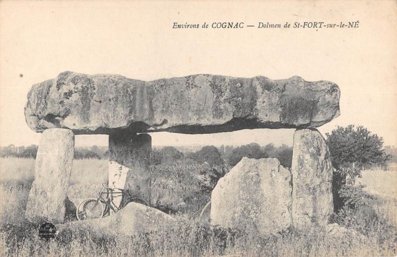 Carte postale ancienne Environs De Cognac - Dolmen De Saint-Fort Sur Le Ne à Cognac