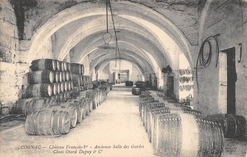 Carte postale ancienne Cognac - Chateau Francois 1er - Chais Otard Dupuy à Cognac