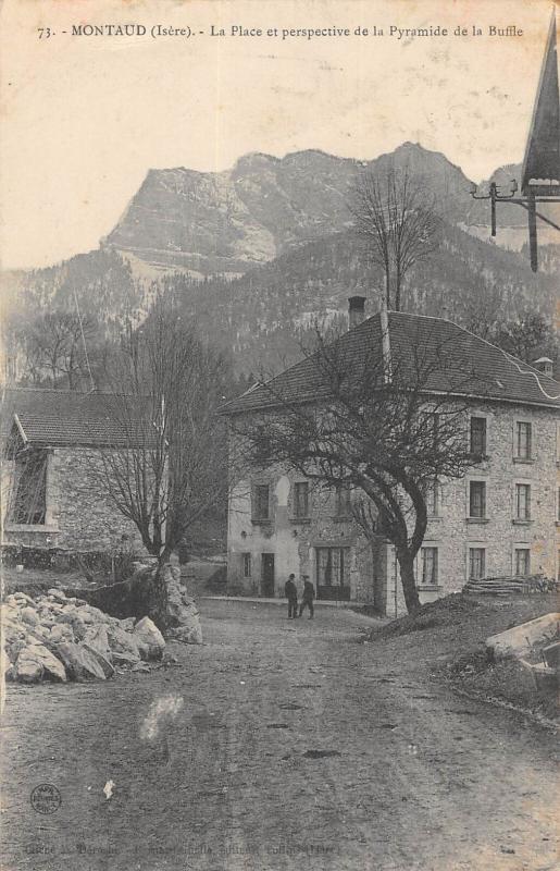 Carte postale ancienne Montaud - La Place Et Perspective De La Pyramide De La Buffle à Montaud