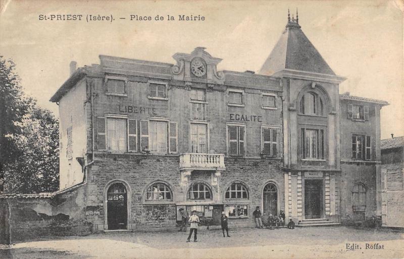 Carte postale ancienne Saint Priest - Place De La Mairie