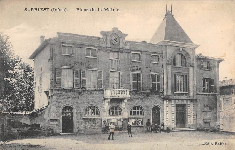 Carte postale ancienne Saint Priest - Place De La Mairie