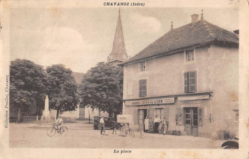 Carte postale ancienne Chavanoz - La Place à Chavanoz