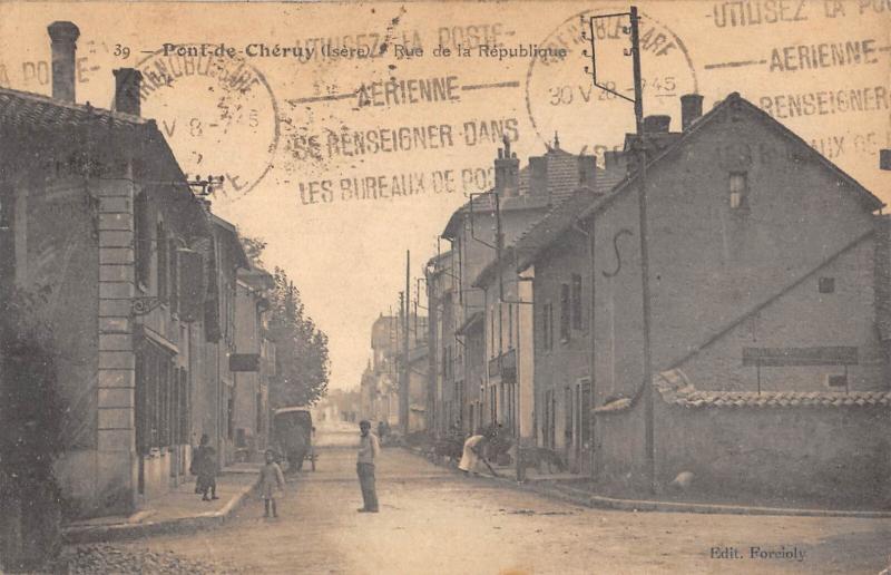 Carte postale ancienne Pont De Cheruy - Rue De La Republique à Pont-de-Chéruy