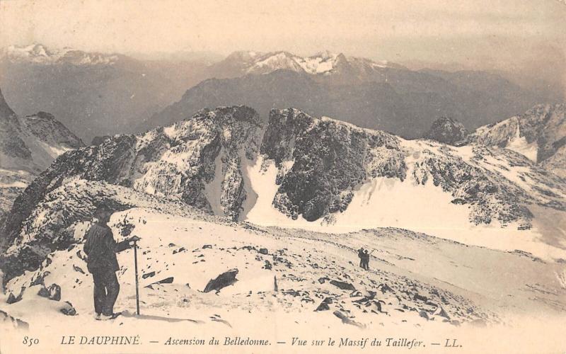 Carte postale ancienne Le Dauphine - Ascension De Belledonne - Vue Sur Le Massif Taillefer