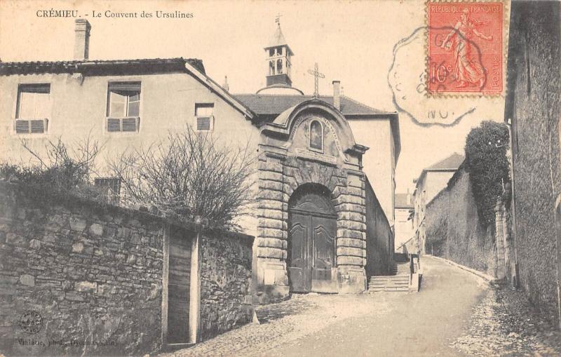 Carte postale ancienne Cremieu - Le Couvent Des Ursulines à Crémieu
