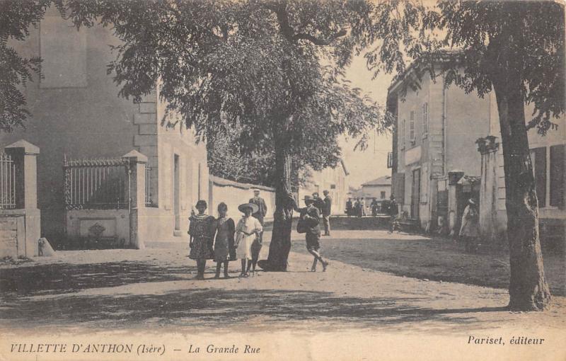 Carte postale ancienne Villette D'Anthon - La Grande Rue à Villette-d'Anthon