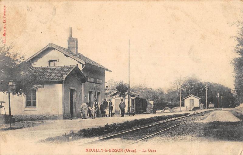 Carte postale ancienne Neuilly Le Bisson - La Gare à Neuilly-le-Bisson