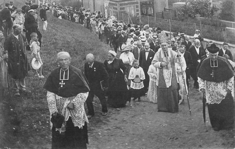 Carte postale ancienne Carte Photo D'Une Procession Dans Le Departement De La Manche - A Situer