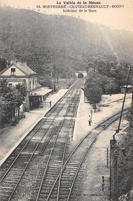 Carte postale ancienne Montherme - Chateau Regnault-Bogny - Interieur De La Gare à Monthermé