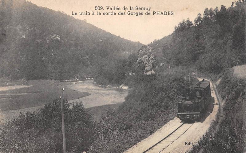 Carte postale ancienne Vallee De La Semoy - Le Train A La Sortie Des Gorges De Phades
