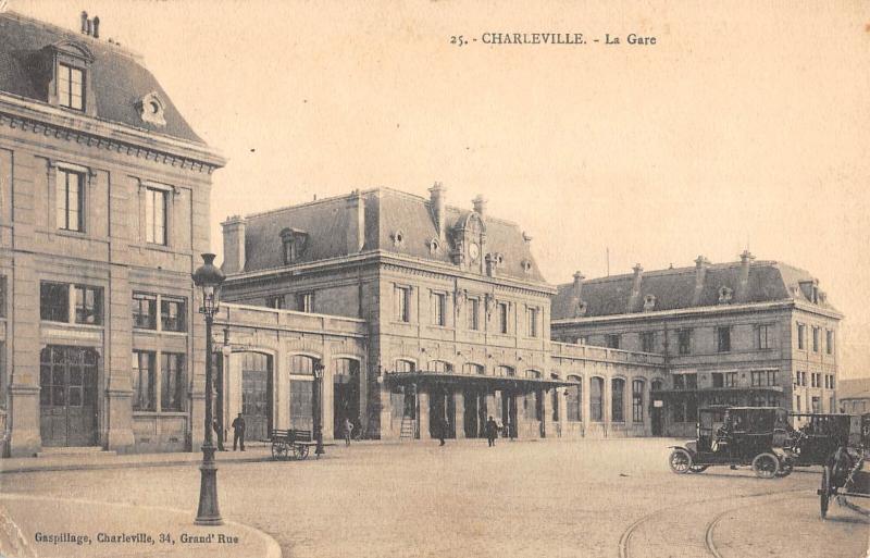 Carte postale ancienne Charlevile - La Gare