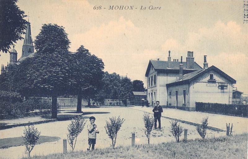 Carte postale ancienne Mohon - La Gare