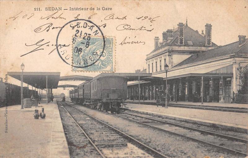 Carte postale ancienne Sedan - Interieur De La Gare - Train à Sedan