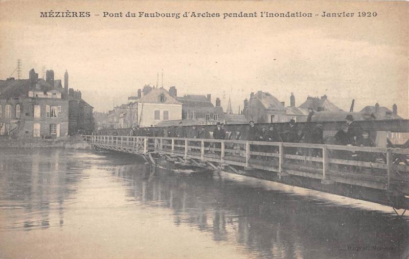 Carte postale ancienne Mezieres - Pont Du Faubourg D'Arches Pendant L'Inondation - Au Verso Tomb
