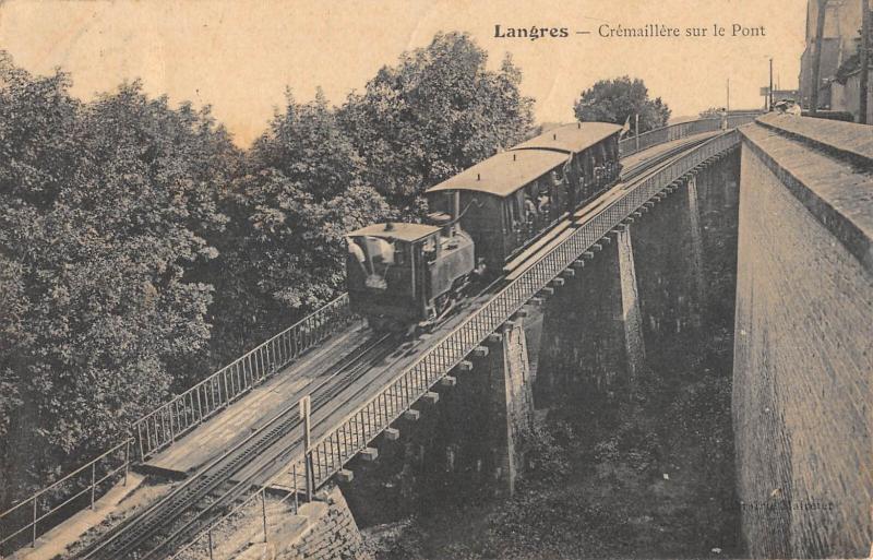 Carte postale ancienne Langres - Cremaillere Sur Le Pont à Langres