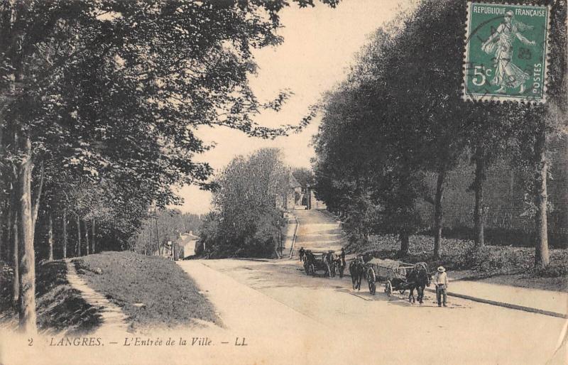 Carte postale ancienne Langres - L'Entree De La Ville à Langres