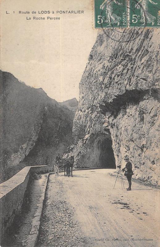 Carte postale ancienne Route De Lods A Pontarlier - La Roche Percee à Pontarlier