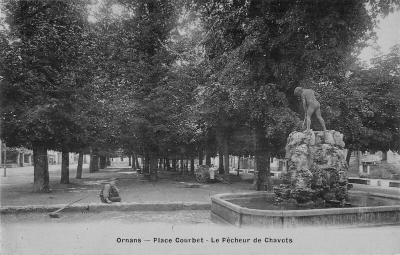 Carte postale ancienne Ornans - Place Courbet - Le Pecheur De Chavots - cpa émail à Ornans