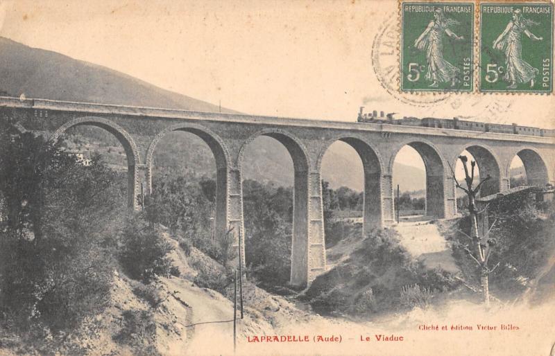 Carte postale ancienne Lapradelle - Le Viaduc - Train à Laprade