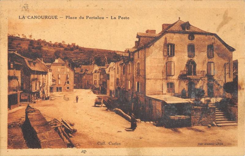 Carte postale ancienne La Canourgue - Place Du Portalou - La Poste à La Canourgue