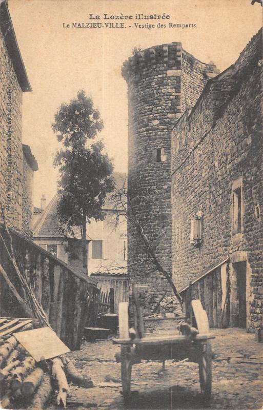 Carte postale ancienne Le Malzieu Ville - Vestige Des Remparts au Malzieu-Ville