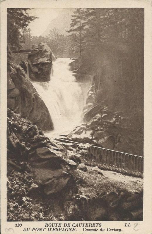 Carte postale ancienne Route de Cauterets au Pont d'Espagne. - Cascade du Cerisey à Cauterets