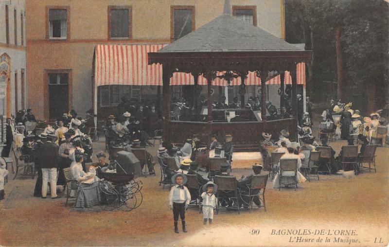 Carte postale ancienne Bagnoles De L'Orne - L'Heure De La Musique